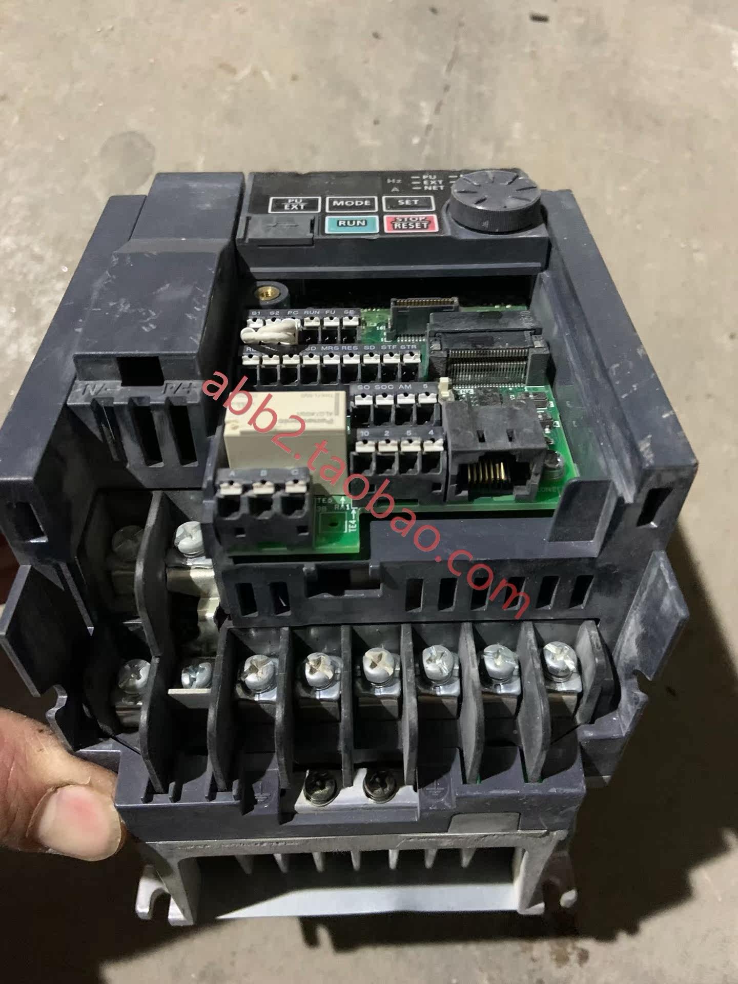 三菱变频器 e840-0040-4-60 应该是15kw