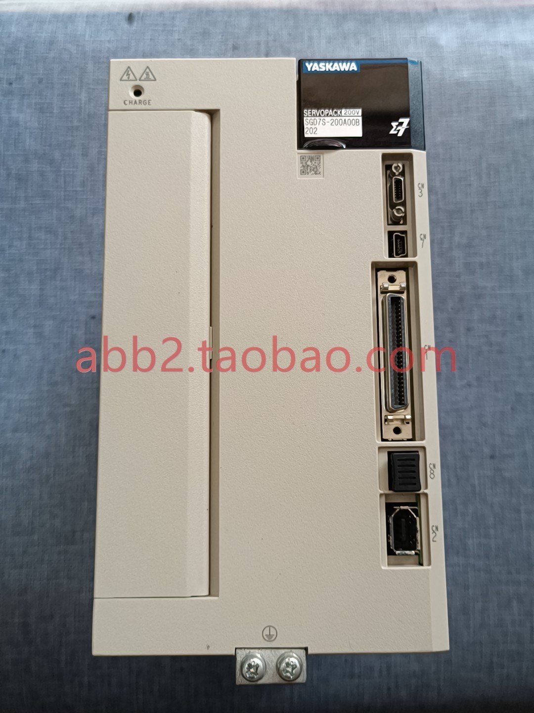 下安川伺服型号SGD7S-200A00B20 23PH 0-240V0-500Hz196A功率3KW