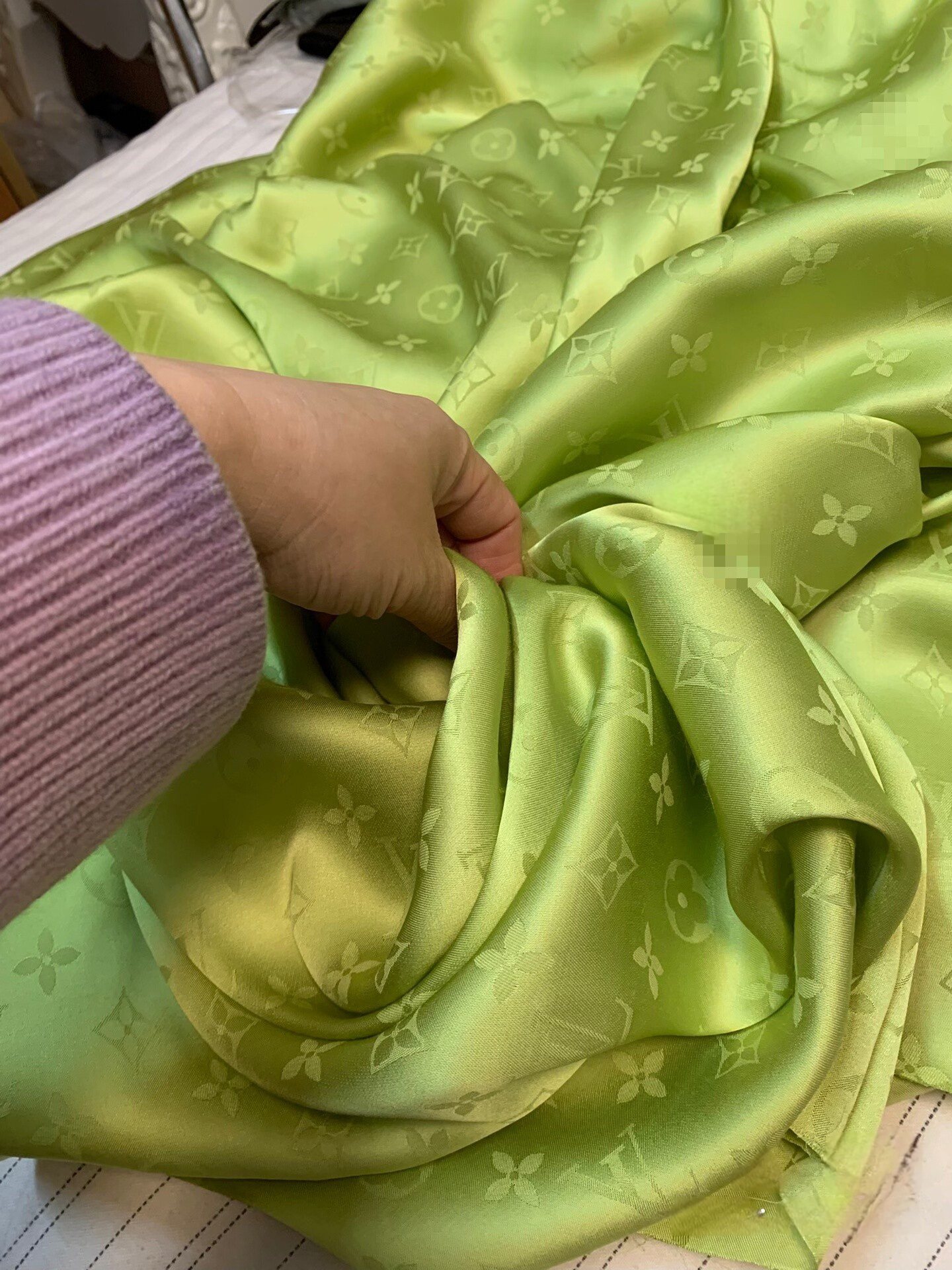 30姆米醋酸150门幅老花提花缎布料嫩芽绿柔软丝滑亲肤透气垂感足,居家布艺,海绵垫/布料/面料/手工diy,淘宝优惠券,粉丝福利购,淘宝优惠卷