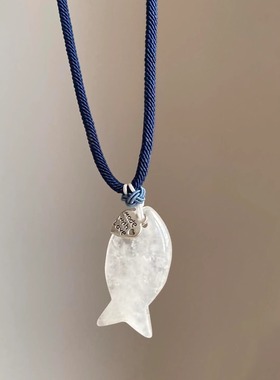 白色小鱼吊坠项链女清冷感高级锁骨链小众设计冷淡风气质百搭配饰