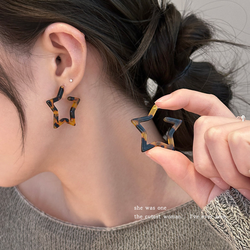 美拉德豹纹爱心星星耳钉小众设计独特耳环女秋冬气质时髦高级耳饰