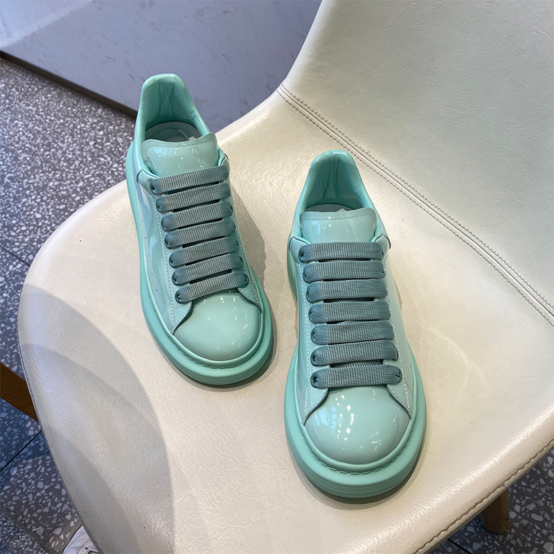 厚底绿色漆皮松糕小白鞋