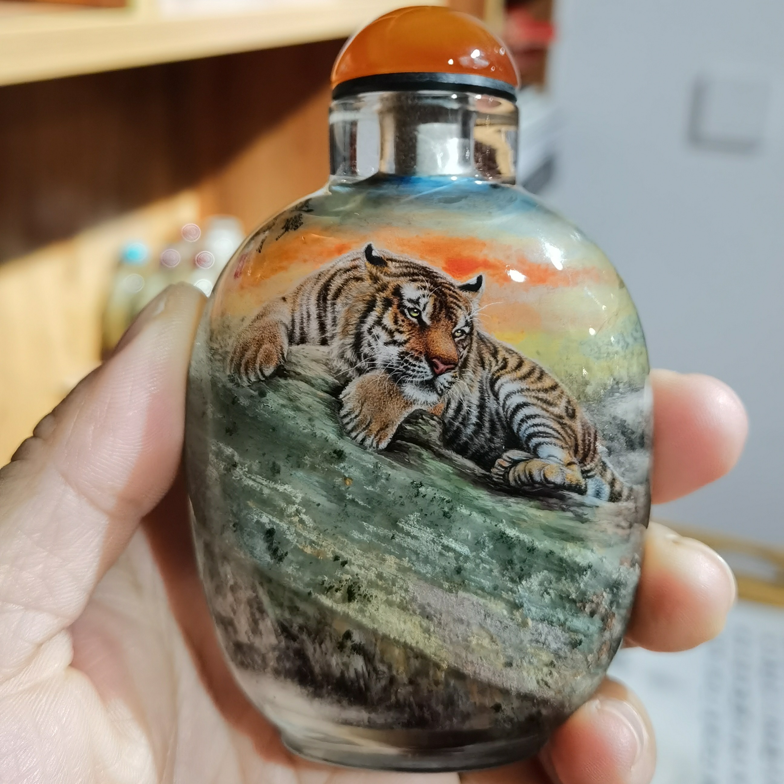 匠心独韵天然水晶内画鼻烟壶老虎啸远瞩商务外事收藏摆件中国特色