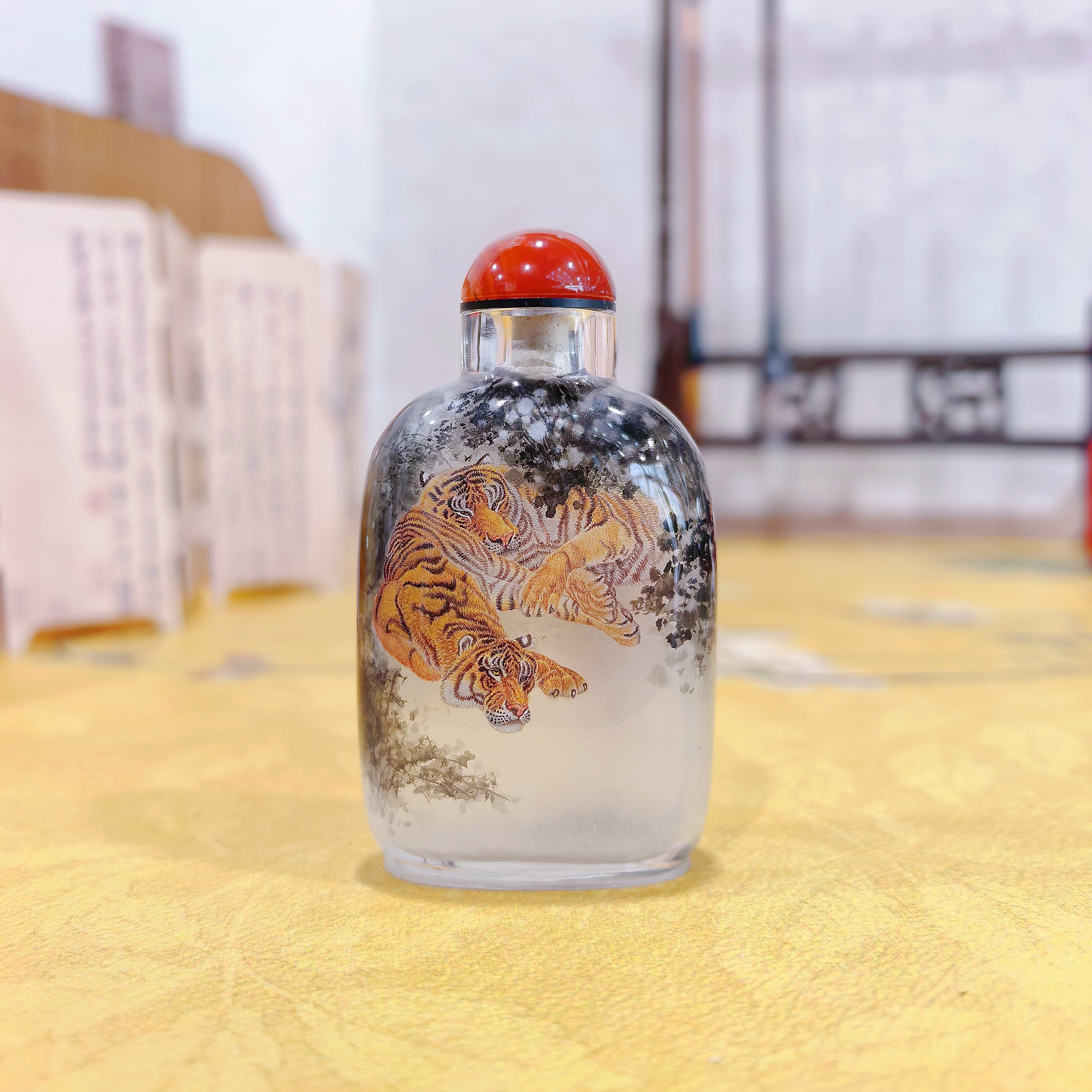 匠心独韵内画鼻烟壶手工绘画收藏特色非遗礼品老虎图