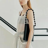 Low 301596 女士黑色牛皮串珠肩带单肩包银泰百货 Classic 春夏款