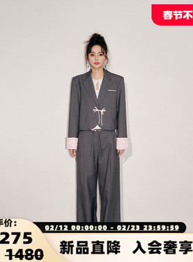 Three Quarters 灰色日常袖口撞粉盘扣短西装 银泰百货 301355