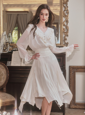 FLONAKED 25春夏米白收腰不规则下摆荷叶边装饰连衣裙银泰300170