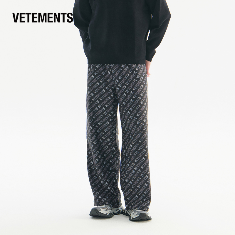 VETEMENTS 男女同款时尚满印LOGO梭织休闲长裤银泰百货 301446