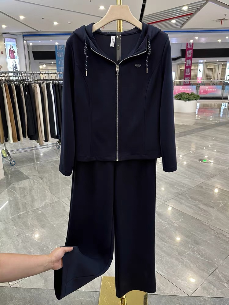 2025春秋新款中老年妈妈装上衣女长袖外套宽松大码休闲百搭上衣