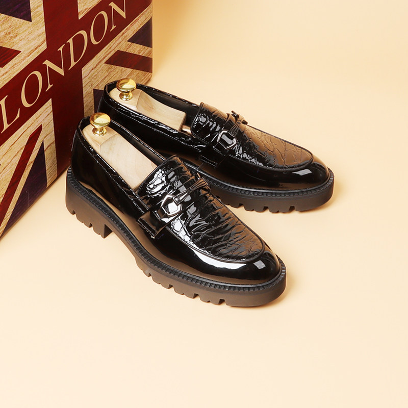 新款韩版潮流鳄鱼纹乐福鞋男休闲尖头皮鞋一脚蹬中跟黑色男鞋婚鞋