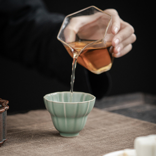汝山明 主人杯 花口束腰杯 仿古豆青釉