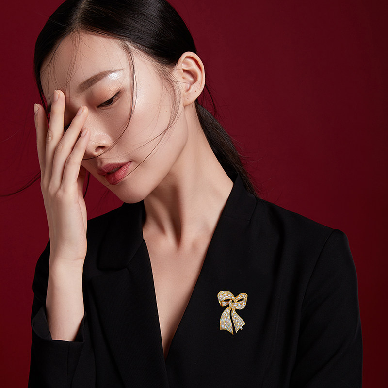 伊泰莲娜胸针蝴蝶结仿钻胸花女