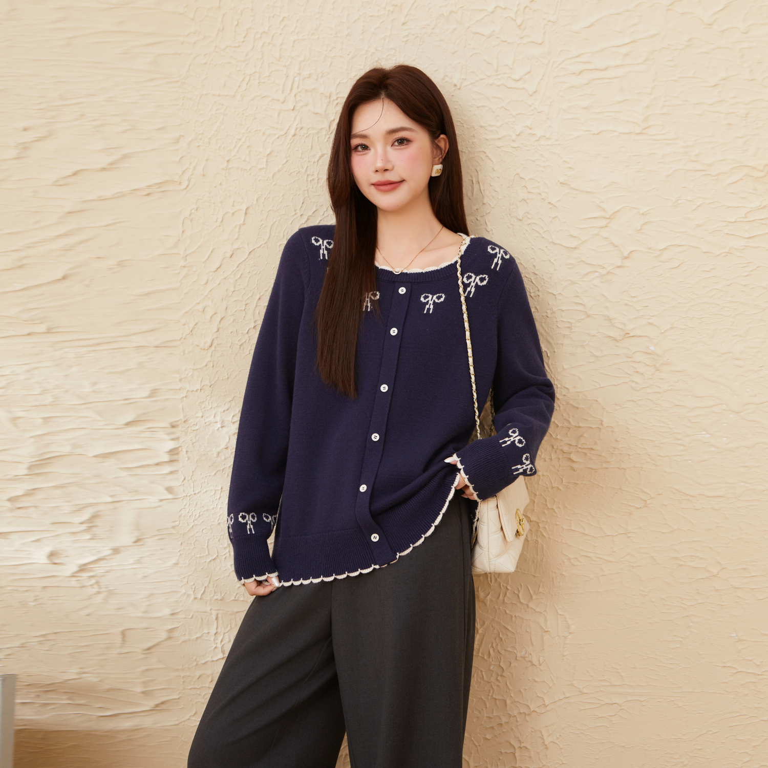 采多宝大码女装减龄拼色蝴蝶结圆领毛衣胖mm修身显瘦保暖上衣