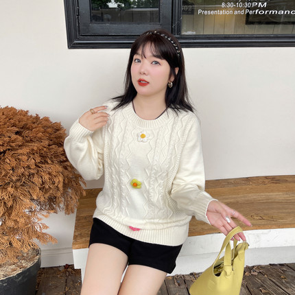 采多宝高端大码女装胖mm小众设计感上衣秋冬圆领田园风灯笼袖毛衣