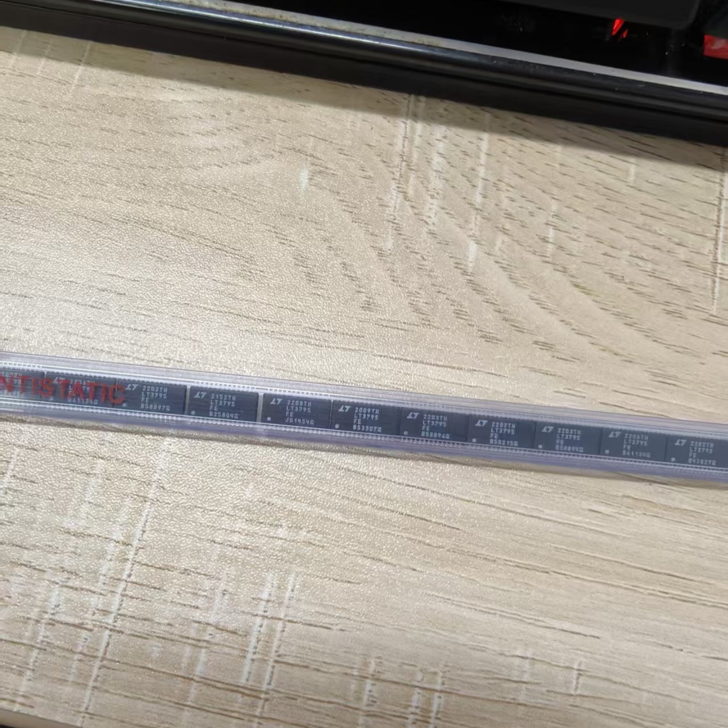 LT3795EFE#PBF  品牌：ADI(亚德诺)  封装：TSSOP-28-EP