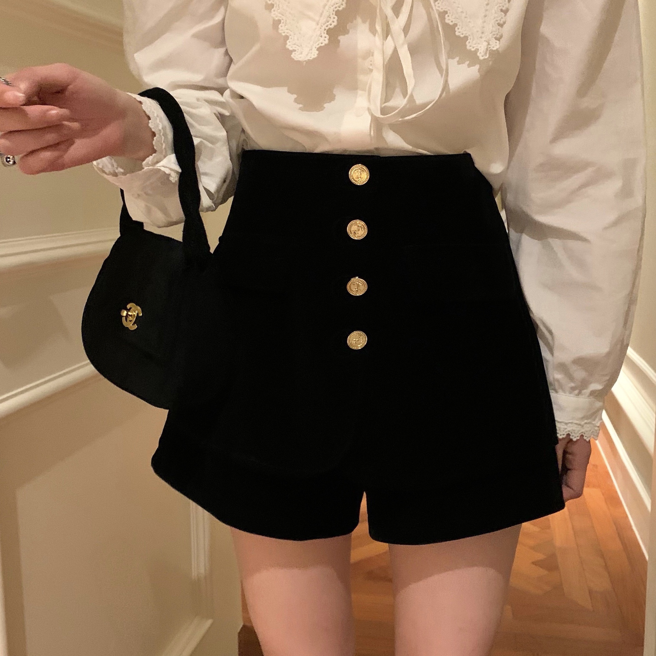 笨笨家四粒扣丝绒复古金扣高腰阔腿短裤女2023百搭配上衣黑色裤子