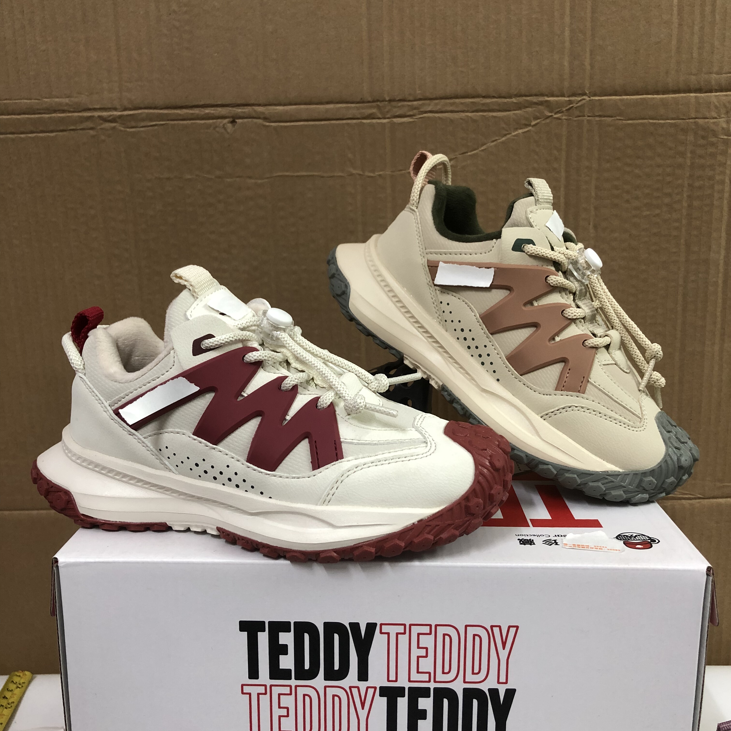 品牌童鞋皮面儿童运动鞋