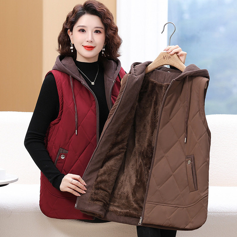 200斤加肥大码奶奶冬装棉服背心胖妈妈中老年加绒马甲老太太女装