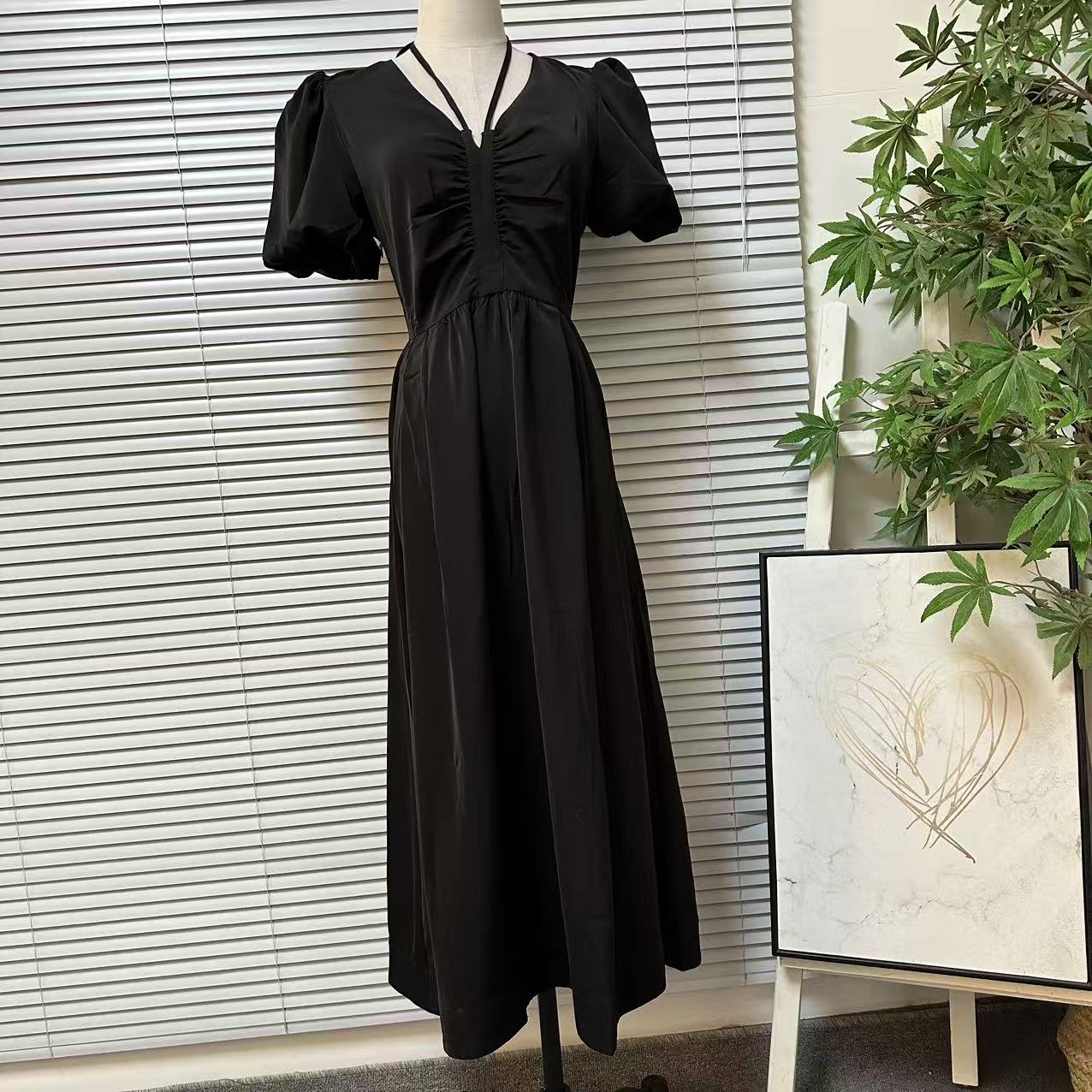 1127-18南油高货醋酸裙子法式赫本风黑色V领连衣裙收腰显瘦A摆