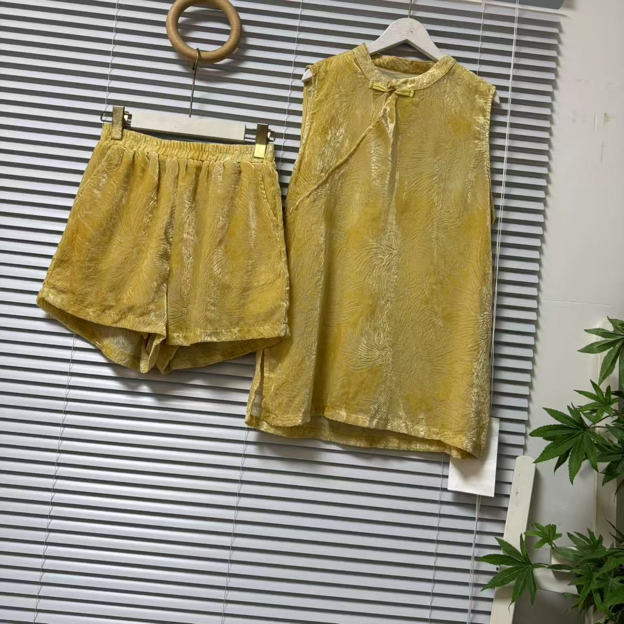 0709-21新中式国风盘扣设计植绒套装复古立领上衣短裤两件套装