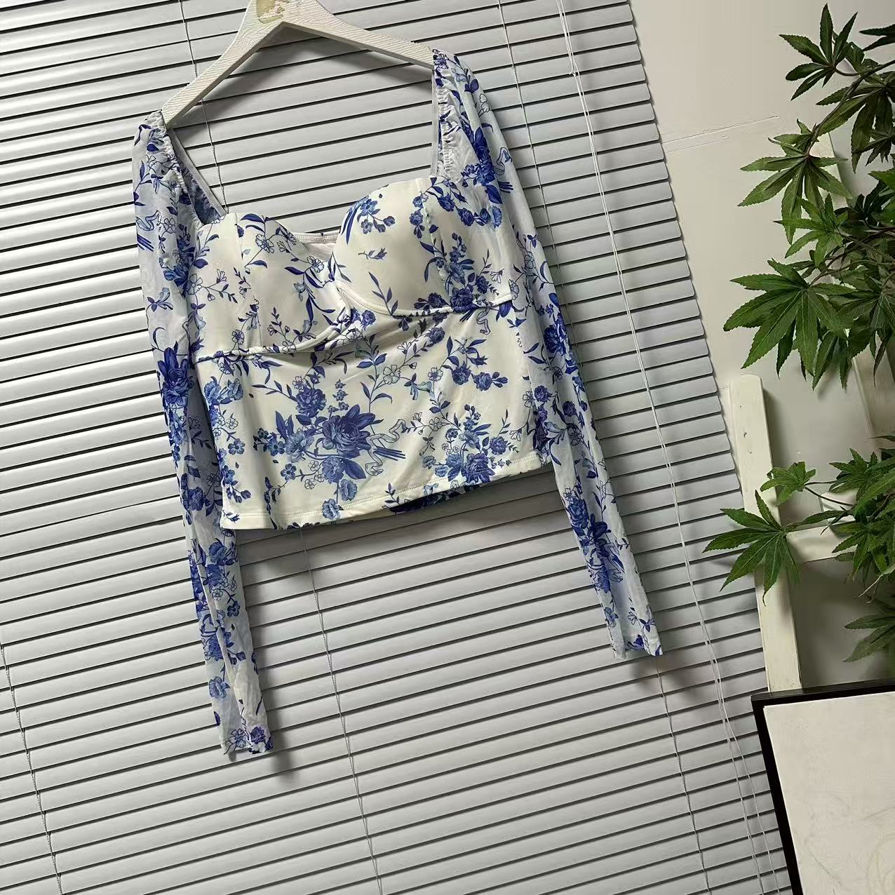 0922-37清仓甜辣方领带胸垫收腰露脐碎花小衫时尚高级大码上衣