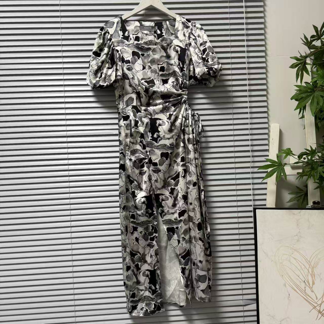 0324-20原创设计水墨风情泡泡袖收腰连衣裙短袖女印花开叉高级感