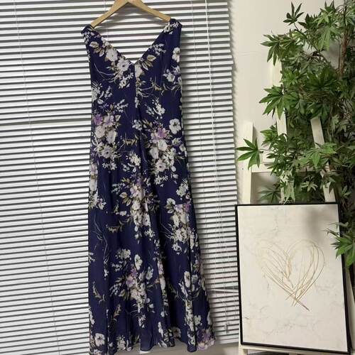 0728-37欧美单轻奢蓝色碎花吊带连衣裙女夏V领飘逸长裙宽松百搭