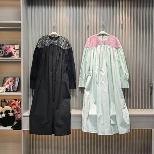 周美美早春简约纹理感连衣裙