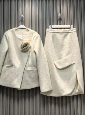周美美 All white立体手工花羊毛单面呢夹棉外套半裙套装