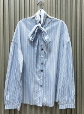 周美美 天空与屿日系蓝白条纹围巾丰富纽扣纯棉衬衫