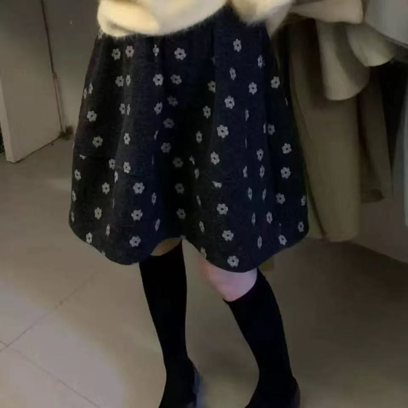 IU ROOM-冬上新A字花朵洋气显瘦半身裙3883