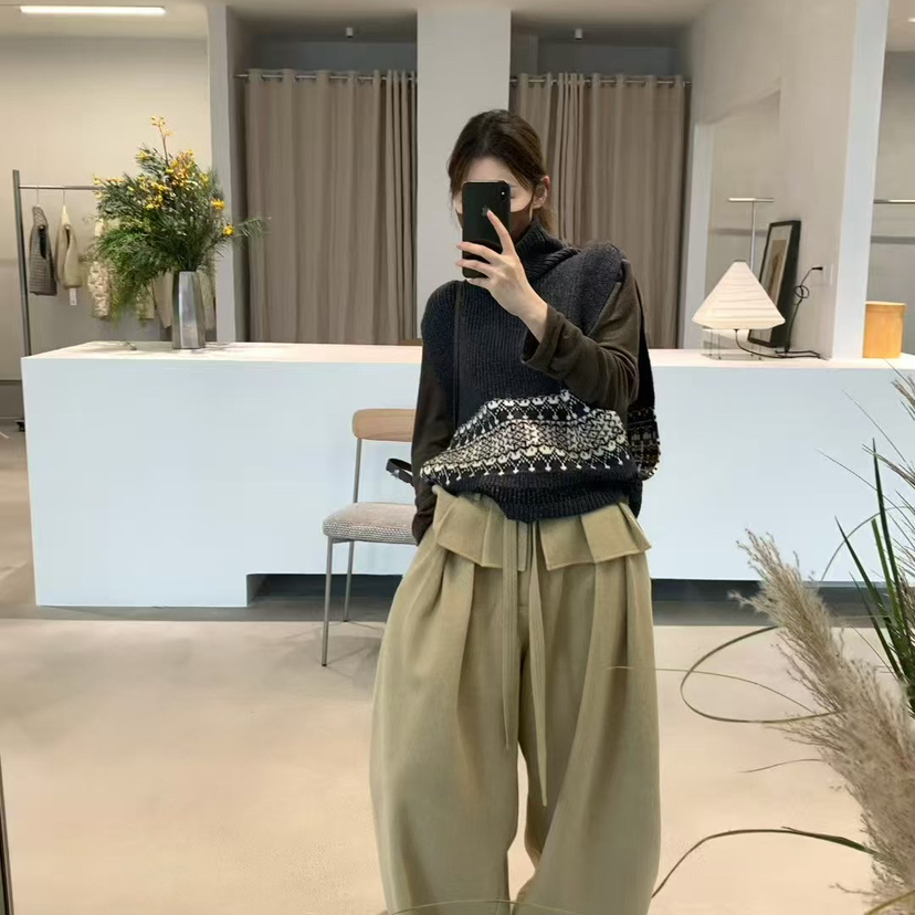 IU ROOM-冬上新慵懒风高领宽松提花针织马甲3851