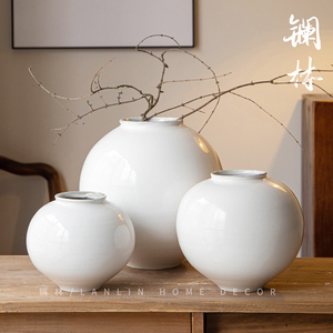 新中式白色陶瓷月亮罐花瓶插花手工圆球形粗陶摆件花艺师用插花瓶