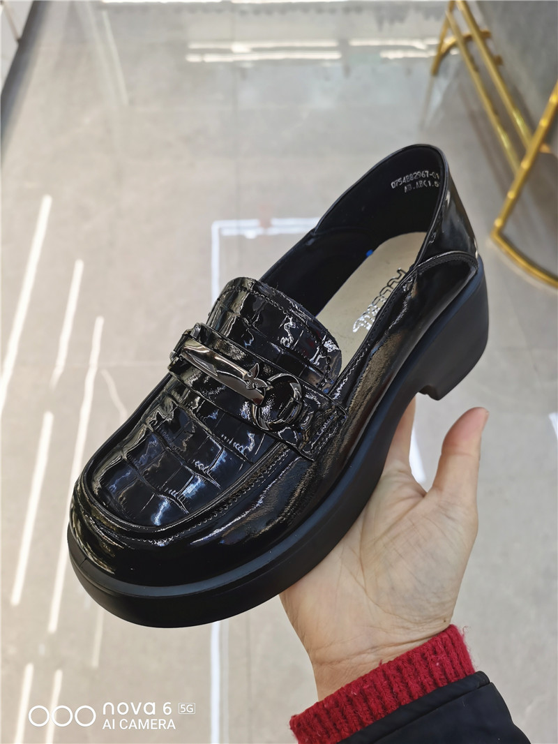 套脚真皮漆皮一脚蹬乐福鞋图片