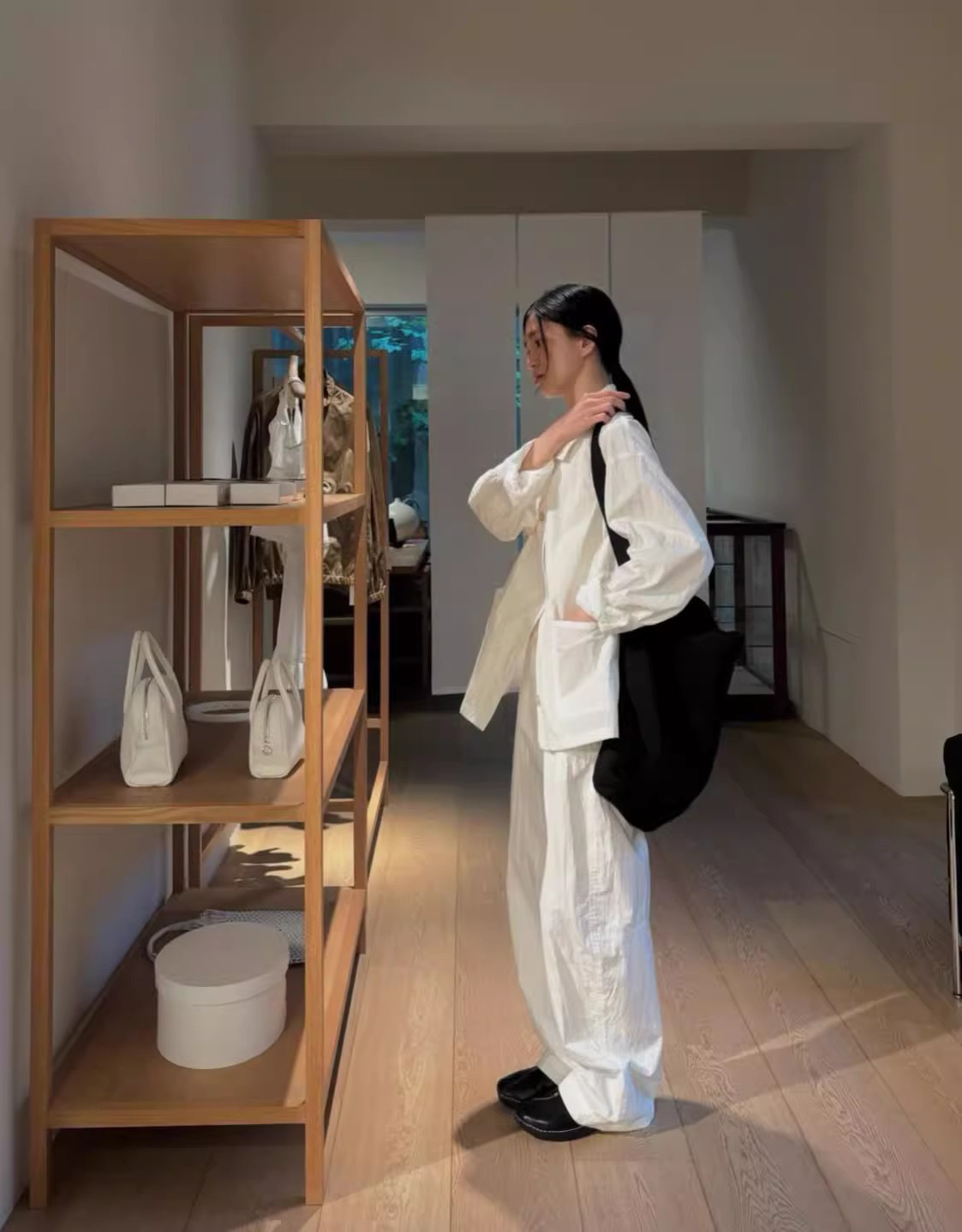 韩国mo*oha2025春夏新款复古显瘦休闲香蕉裤女高腰白色长裤工装裤