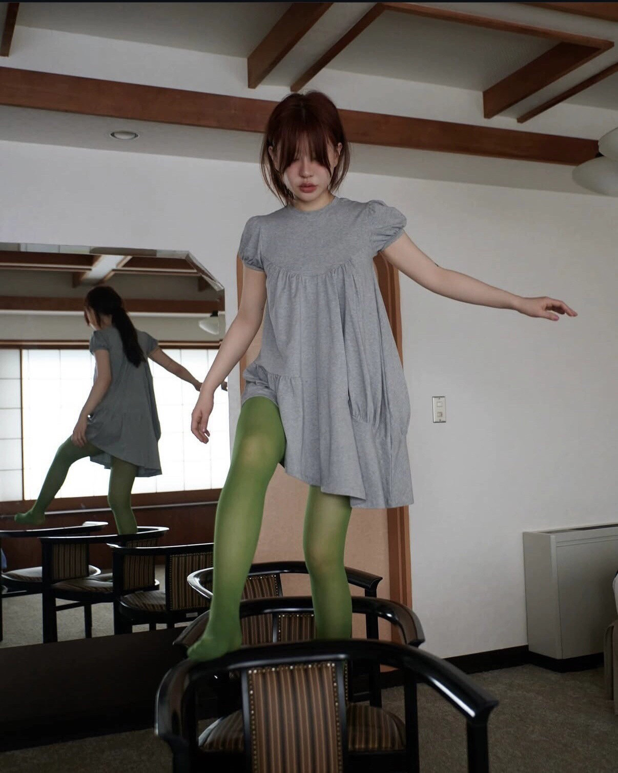 Suhoo韩国freckle夏季纯欲氛围感褶皱不规则灰色连衣裙度假小个子