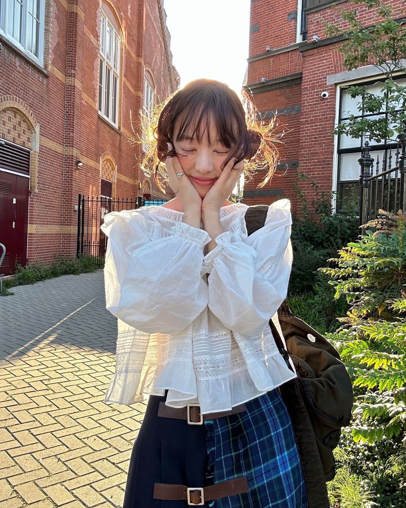 韩国fletta法式宫廷风荷叶边蕾丝圆领泡泡袖衬衫欧韩重工衬衣微透