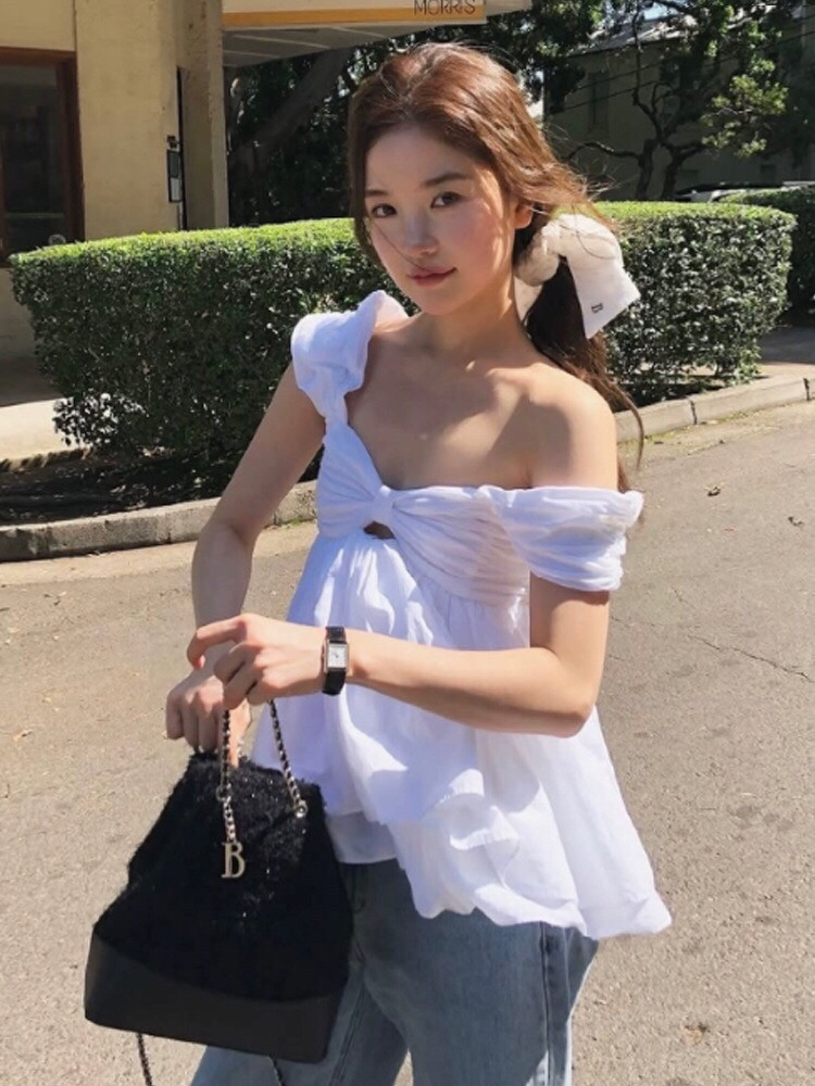 韩国th*Bar*net2025春季新款纯欲氛围扭结镂空背心吊带上衣