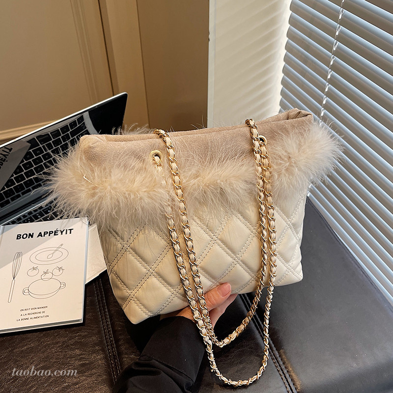 菱格绣线小众包包女2025新款时尚通勤单肩包超火百搭斜挎包水桶包,箱包皮具/热销女包/男包,水桶包,淘宝优惠券,粉丝福利购,淘宝优惠卷