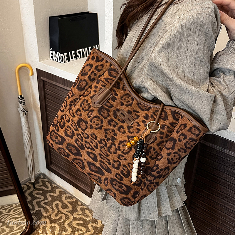 麂皮绒豹纹大容量通勤托特包