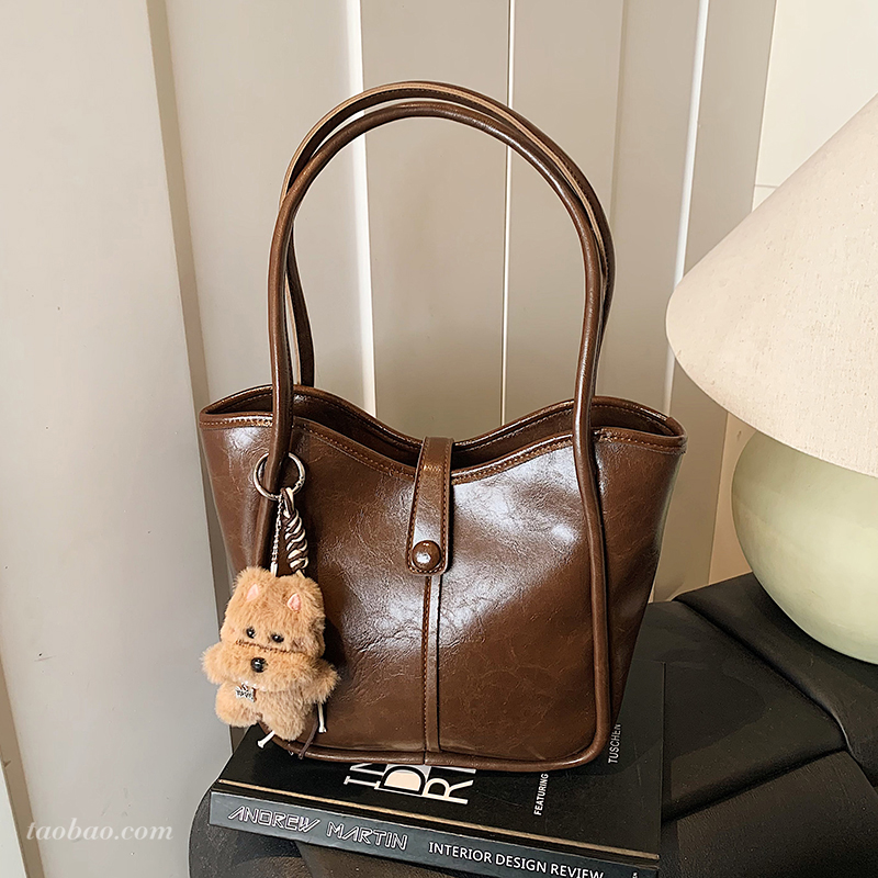 2025冬季新款水桶包女复古百搭