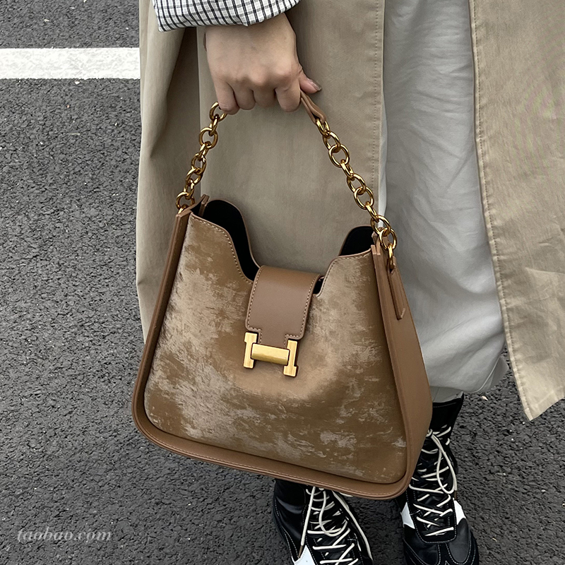 简约高级感麂皮绒托特包