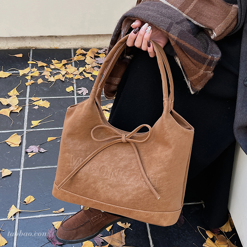 简约高级感麂皮绒托特包