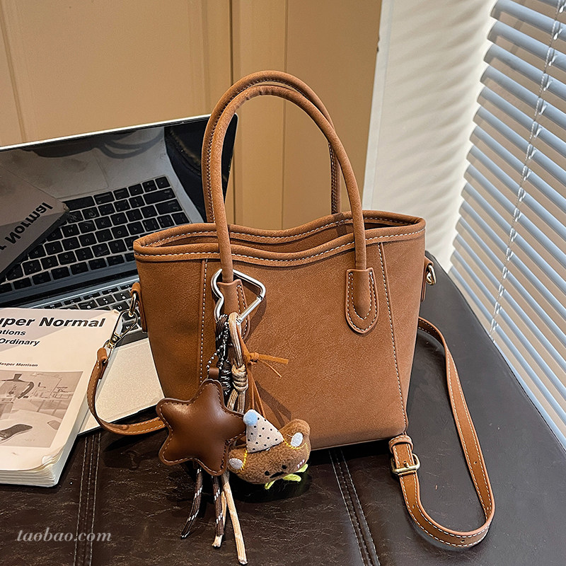 秋冬季复古磨砂包包2025新款时尚百搭斜挎包精致手提水桶包小拎包,箱包皮具/热销女包/男包,水桶包,淘宝优惠券,粉丝福利购,淘宝优惠卷