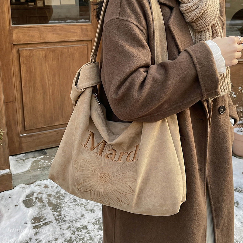 松弛感复古麂皮绒包包女2026新款通勤大容量单肩斜挎包软面托特包,箱包皮具/热销女包/男包,托特包,淘宝优惠券,粉丝福利购,淘宝优惠卷