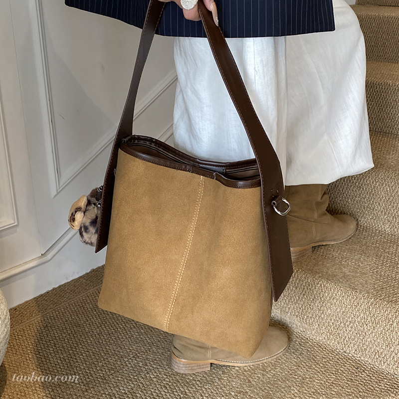 磨砂秋季新款潮流时尚水桶包