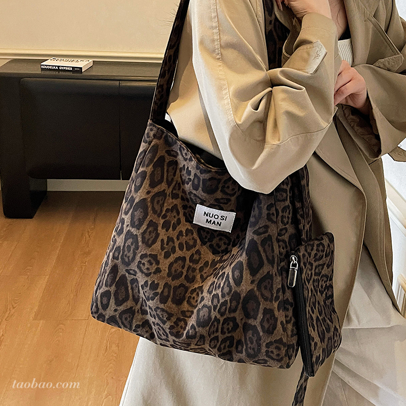 大容量复古托特包豹纹斜挎包