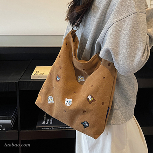 休闲大容量帆布包包女2025新款 通勤百搭单肩斜挎包刺绣托特水桶包