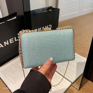 超火小众晚宴手拿包2026新款 百搭链条斜挎包精致口金包小方包 时尚