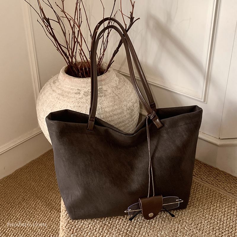 简约磨砂质感麂皮绒托特包